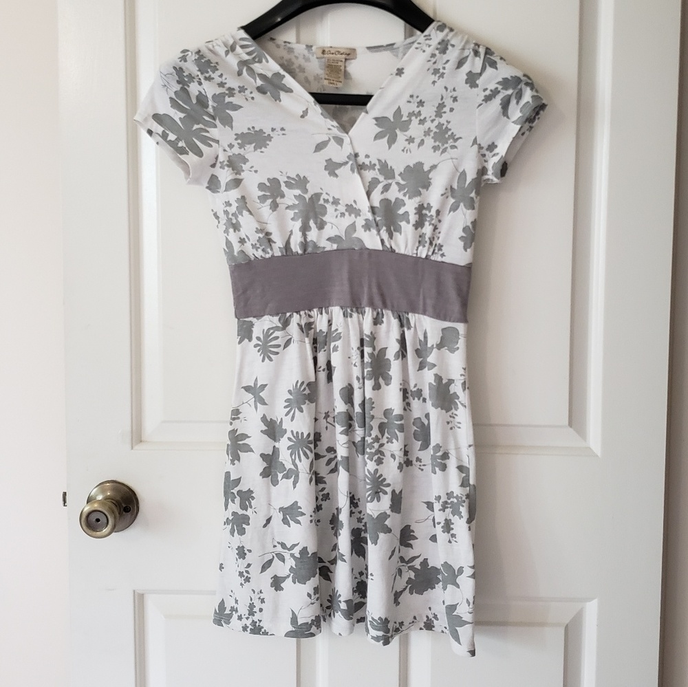 3/$30 White/gray patterned dress